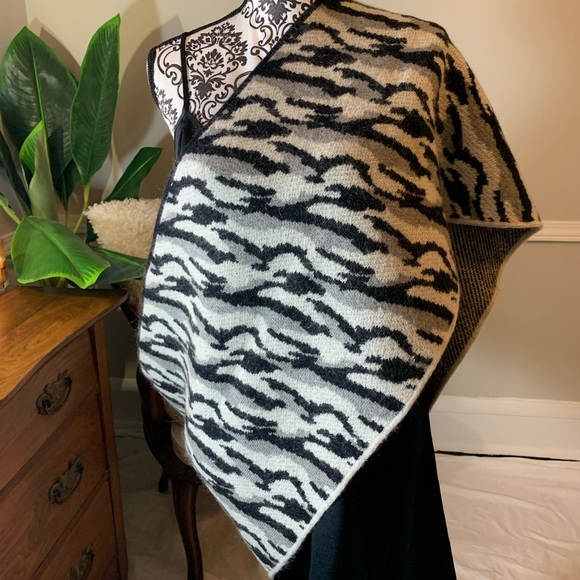 DVF Infinity Scarf - Picture 4 of 10